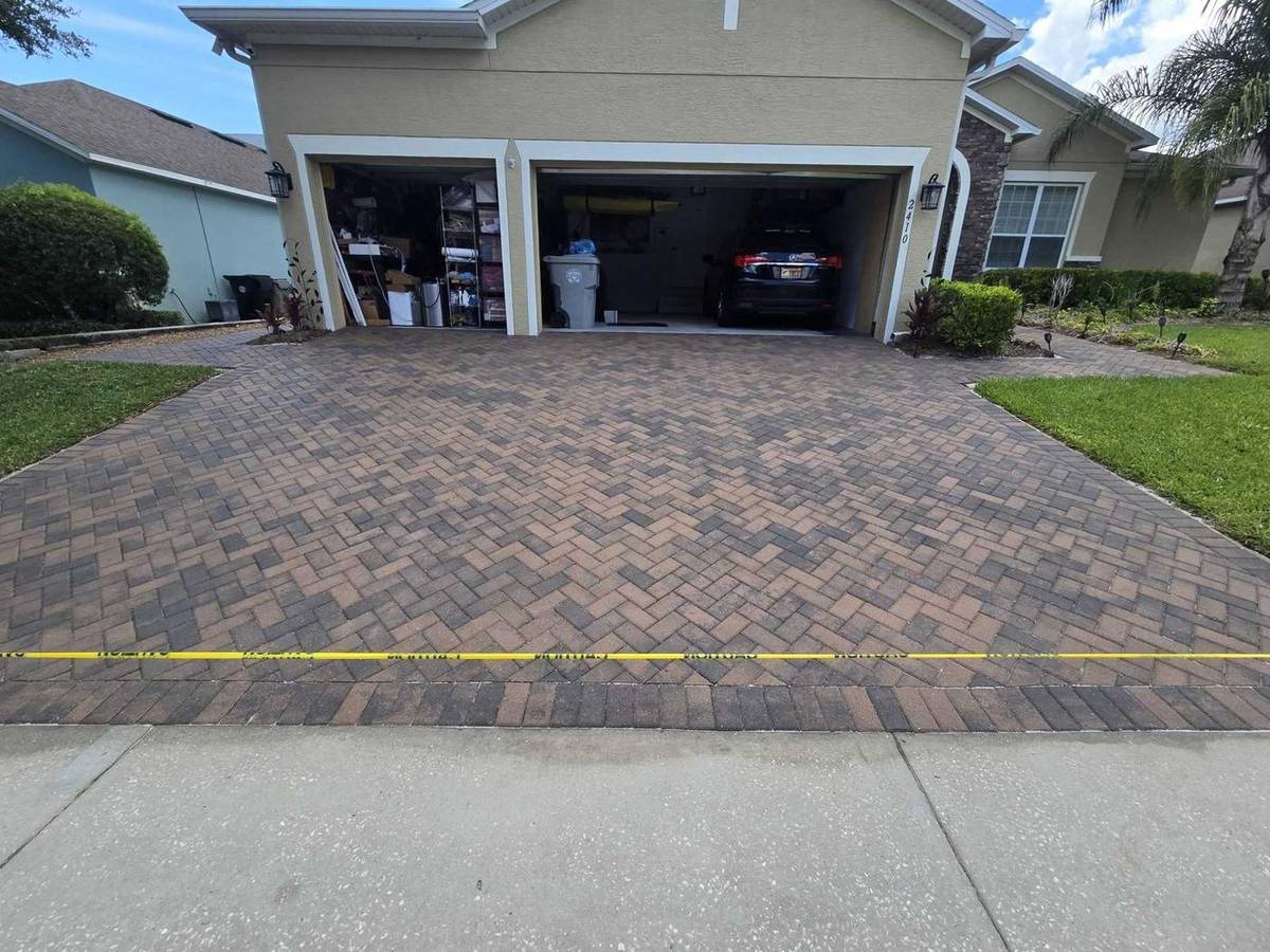 Apopka paver driveway after sealing