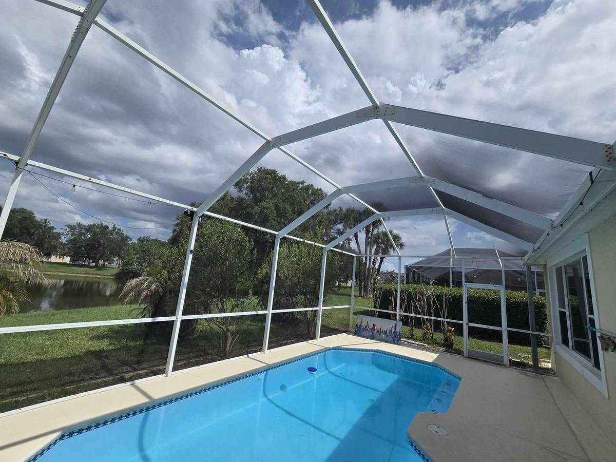 Kissimmee pool deck and screen enclosure after cleaning